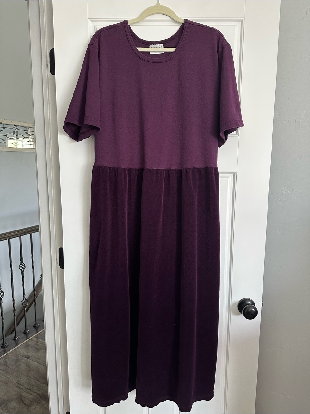 Women's Short Sleeve Midi Dress in Deep Plum